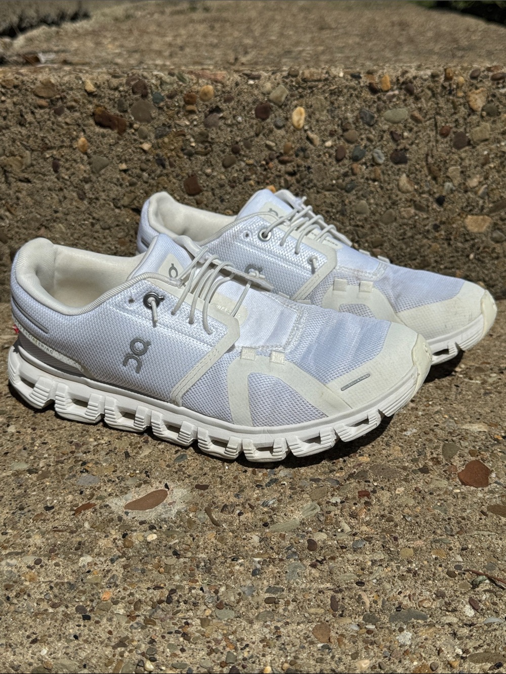 Women’s On Cloud Athletic Shoes White Size 8.5